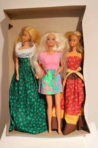 lot 685 image: 3 vintage Barbie dolls...