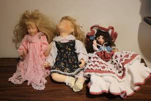 lot 698 image: 3 vintage dolls...