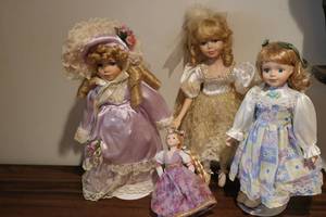 lot 710 image: 4 vintage dolls...