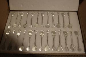 lot 712 image: 100 pack of glass dew drop ornament...