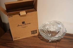 lot 725 image: Home Interiors glass bowl with deta...