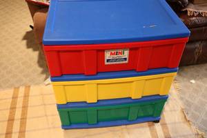 lot 727 image: 24inx27inx16in colorful storage che...