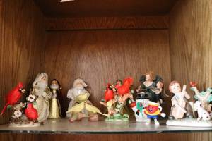 lot 728 image: small lot of decorative trinkets an...