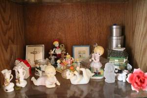 lot 729 image: small lot of decorative trinkets an...