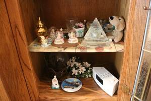 lot 730 image: small lot of decorative trinkets an...