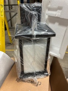 lot 20 image: Outdoor Wall Light Quantity of 2