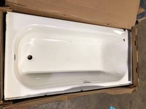 lot 41 image: Bootz Industries Maui 60 in. x 30 in. Soaking Bathtub with Right Drain in White Damaged Customer Returns See Pictures