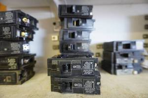 lot 2 image: 8 - Siemens Brand Type BL 20 Amp Bolt On Circuit Breakers