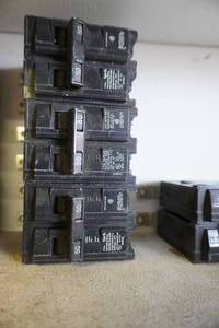 lot 5 image: 3 - Siemens Brand Type BL 250 Amp Bolt On Circuit Breakers