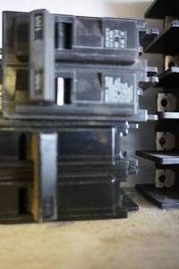 lot 12 image: 2 - Siemens Brand Type BQ 2100 Amp Bolt On Circuit Breakers