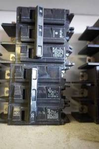 lot 13 image: 1 - Siemens Brand Type BQ 3200 Amp Bolt On Circuit Breakers & 1 - 3300 Type BQ Bolt on Circuit Breaker