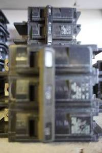 lot 14 image: 3 - Siemens Brand Type BQ 3600 Amp Bolt On Circuit Breakers