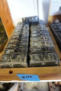 lot 17 image: 23- Siemens 115 Amp Type Q Circuit Breakers