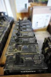 lot 18 image: 8- Siemens 115 Amp Type Q Circuit Breakers, 1 - 120 Amp GFI Circuit Breaker