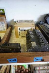 lot 22 image: 22 - Siemens 20 Amp Type QT Circuit Breakers