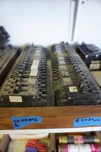 lot 24 image: 1 - Siemens 215 Amp Type QT Circuit Breakers, 2 - 220 Amp Type QT Circuit Breakers