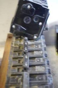 lot 26 image: 7 - Siemens 240 Amp Type Q Circuit Breakers
