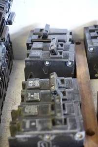 lot 27 image: 2 - Siemens 250 Amp Type Q Circuit Breakers,  2 - Siemens 260 Amp Type Q Circuit Breakers
