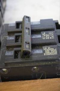 lot 30 image: 1 - Siemens 340 Amp Type Q Circuit Breaker