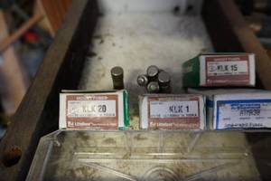 lot 33 image: Lot of ATMR & KLK Brand Midget Fuses