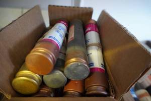 lot 39 image: Lot of Assorted Brand 70 Amp Fuses