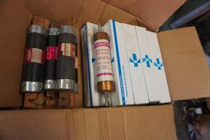 lot 44 image: 14 - Ferris & Shawmet FRS 200 Amp Fuses