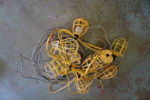 lot 61 image: 11 - Lamp Temporary Light Stringer