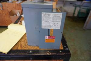 lot 64 image: Square D Model Q02100BNRB 100 Amp Circuit Box Breaker Enclosure