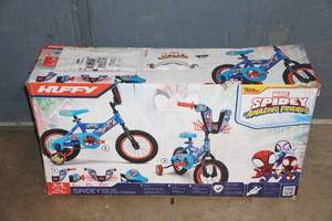 lot 9 image: Huffy Marvel Spidey 12 Bike for 3-5 Years