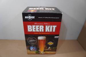 lot 21 image: Mr Beer Premium Home Brewing Beer Kit