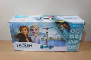 lot 22 image: Jetson Frozen Light-Up Kick Scooter