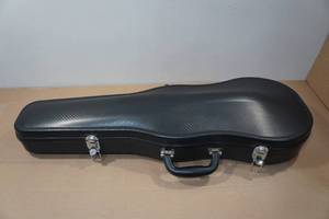 lot 31 image: Violin Shaped Portable Bar 33x12x4