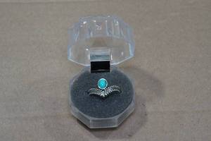 lot 107 image: Turquoise Silver Tone Ring