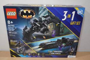 lot 108 image: Lego Batman Vs Joker 835 Piece Building Set