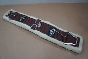 lot 133 image: Professionals Choice Western Cinch