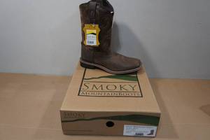 lot 138 image: Smoky Mountain Boots - Youth Size 5