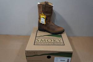 lot 140 image: Smoky Mountain Boots -Childs Size 13.5