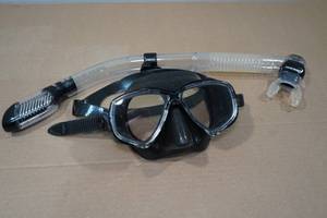 lot 153 image: Cressi Snorkel Set
