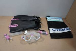lot 154 image: Cressi Adult Rondine Palau Fin Snorkel Set -Fin Size XSS