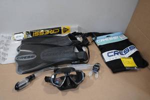 lot 155 image: Cressi Adult Rondine Palau Fin Snorkel Set -Fin Size ML