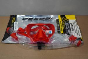 lot 162 image: Cressi F1 Frameless Snorkel Set