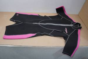 lot 166 image: Cressi Lido Womens 2mm Wetsuit -L4, Pink