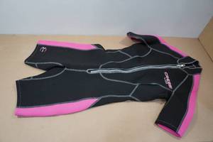 lot 168 image: Cressi Lido Womens 2mm Wetsuit -XS1, Pink