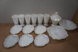 lot 217 image: Vintage Anchor Hocking Grape Design Milk Glass Set