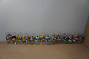 lot 218 image: 14 Vintage Smurfs Collectors Glasses