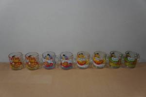 lot 219 image: 8 Vintage Garfield Collectors Mugs