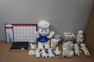 lot 221 image: Assorted Pillsbury Doughboy Collectors Pieces