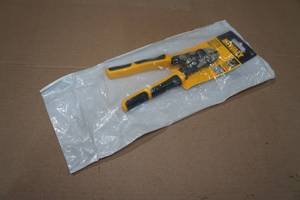 lot 226 image: DeWalt Compound Action Diagonal Pliers