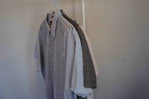 lot 256 image: 6 Short Sleeve Button Up Mens Shirts