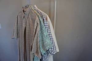 lot 258 image: 8 Short Sleeve Button Up Mens Shirts